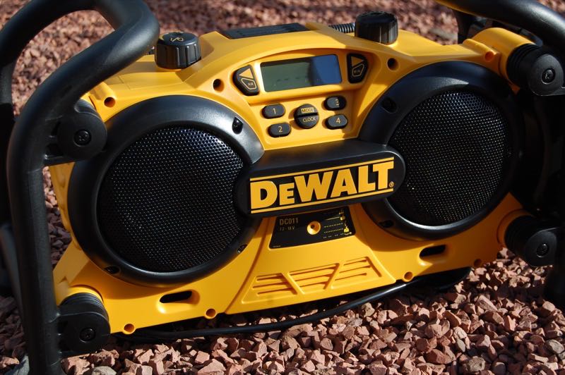 DeWalt DC11 radio