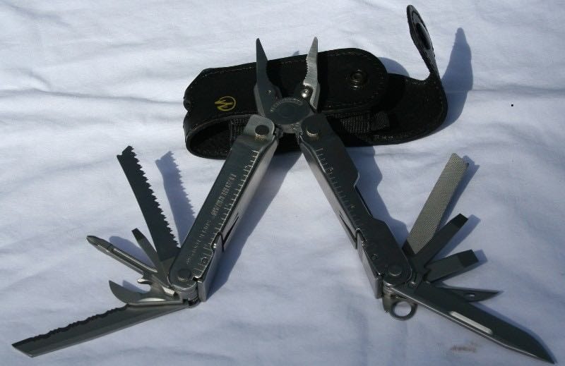 Leatherman Super Tool 300 multitool open