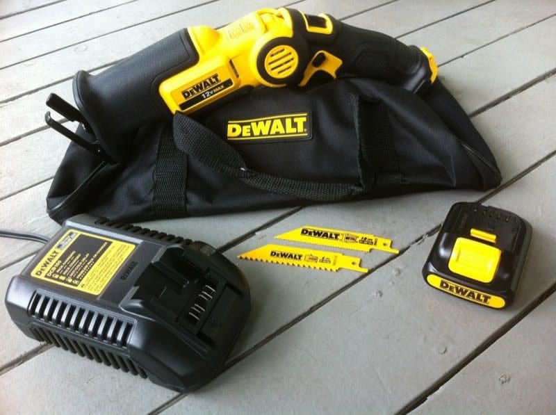 DeWalt DCS310S1 reciprocating saw kit