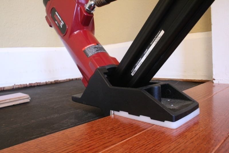 Porta-Nails Portamatic 470A shoe