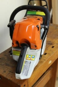 Master Control Lever is to left of throttle handle and decompression button is at top right just behind handlbar.