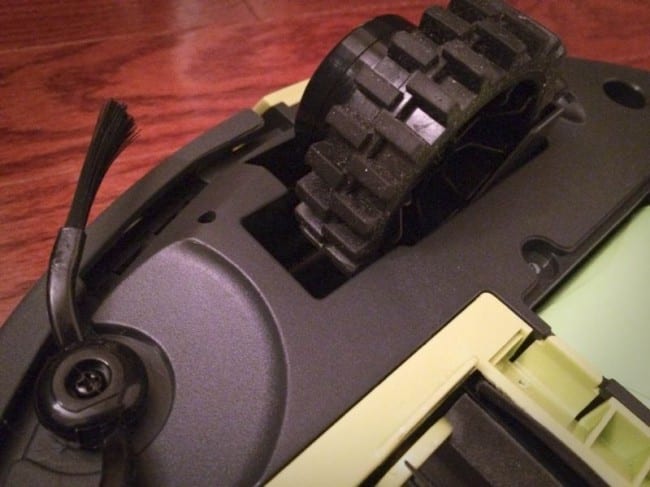 moneual MR6550 vacuum side brush