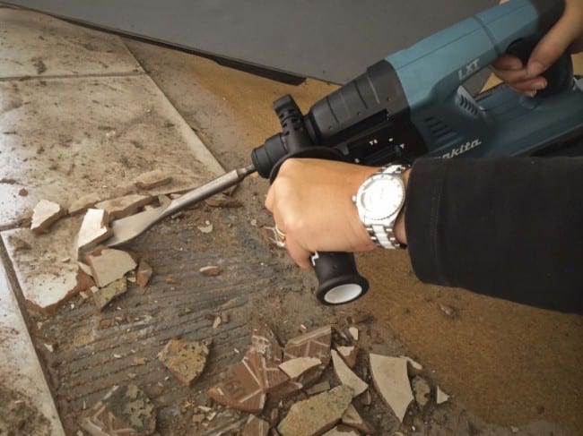 Makita HRH01ZX2 36V rotary hammer chipping