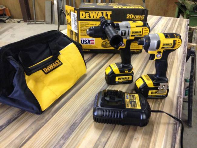DeWALT DCK290L2 out of the box