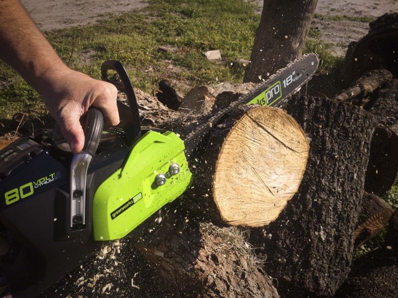 Greenworks 80V chainsaw cutting