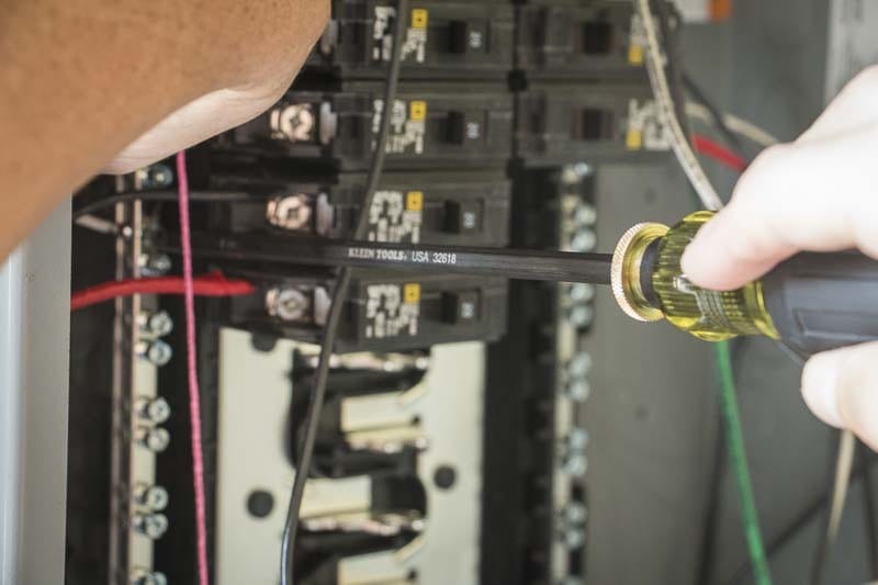 Klein Tools Adjustable Length Screwdriver use