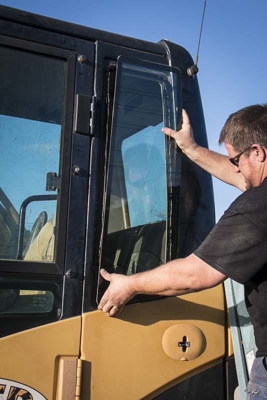Milwaukee Caulk Gun install window