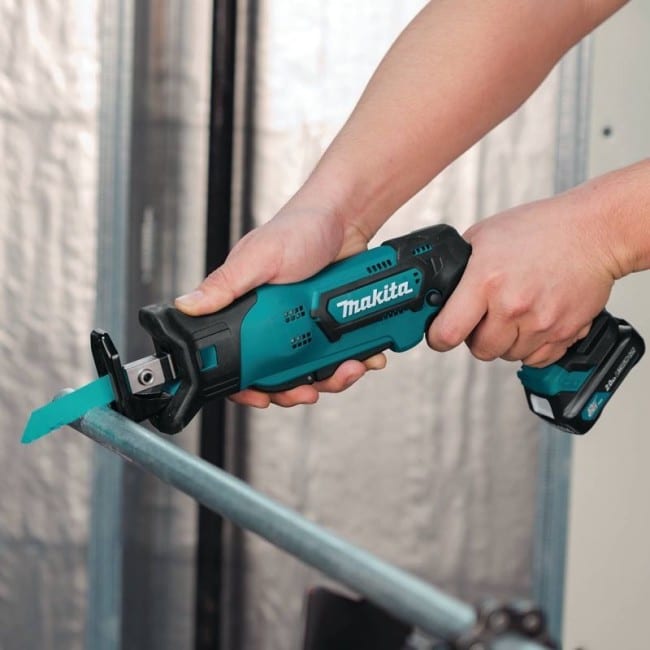 Makita RJ03R1 Cordless Recipro Saw cuts EMT