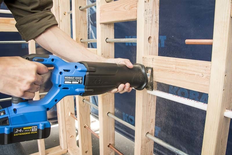 Kobalt tools 24V reciprocating saw cutting