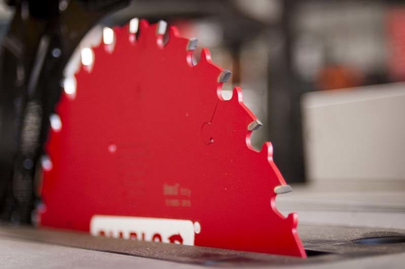 Skilsaw Worm Drive Table Saw SPT70WT-22 Diablo 30T Blade