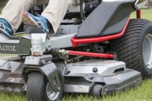 Altoz XC610 mower cutting side