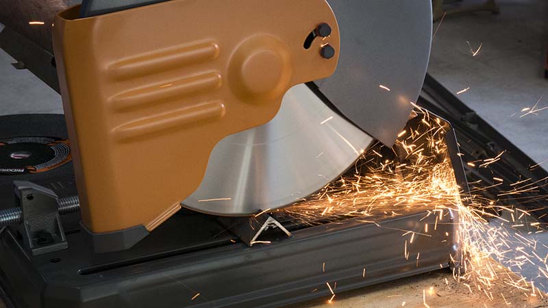 Milwaukee 14-Inch Steelhead Diamond Cut Off Blade - Action