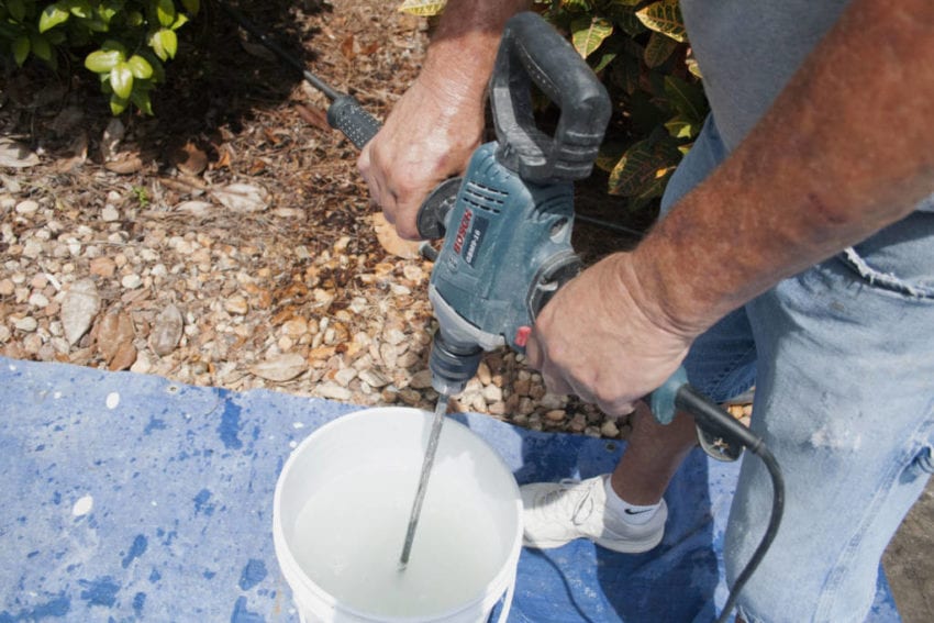 Bosch GBM9-16 5/8-inch drill/mixer - Mixer In Action