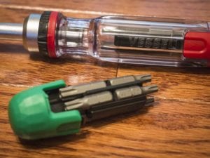 Vessel ratcheting screwdriver bit holders