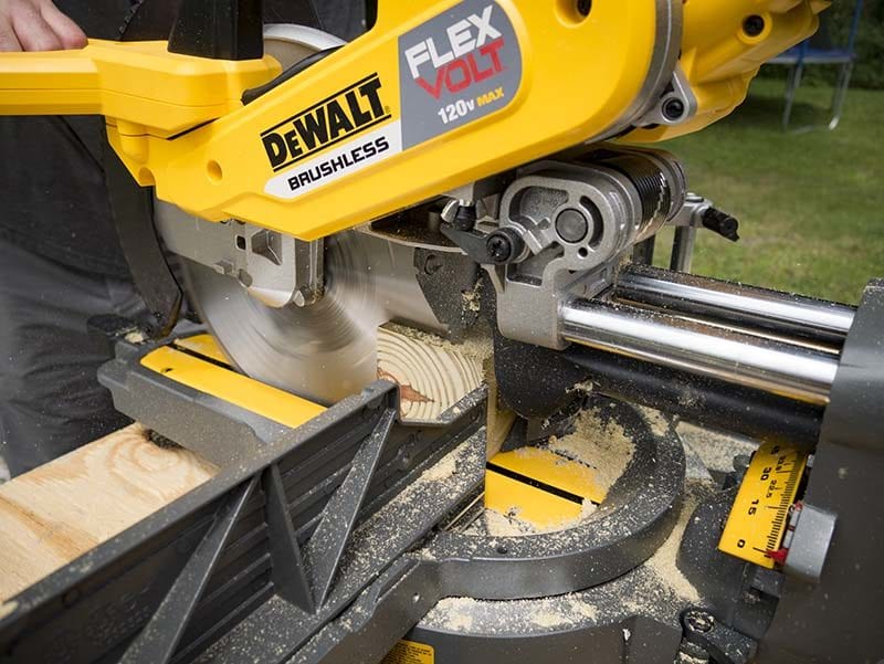 DeWalt FlexVolt 120V Max Sliding Miter Saw Dust Collection