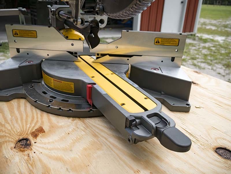 DeWalt FlexVolt 120V Max Double Bevel Sliding Compound Miter Saw Miter Controls