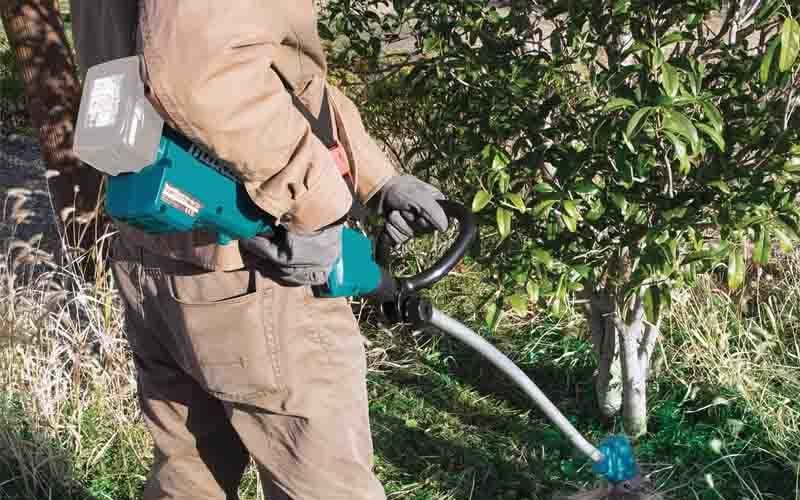 Makita XRU08Z 18V LXT Curved Shaft String Trimmer