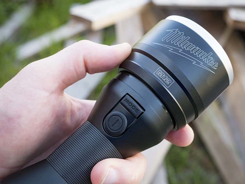 Milwaukee M12 LED Metal Flashlight 05