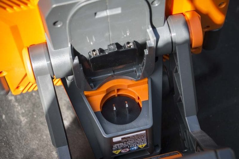 Ridgid 18V Folding Panel Light Power Inlet