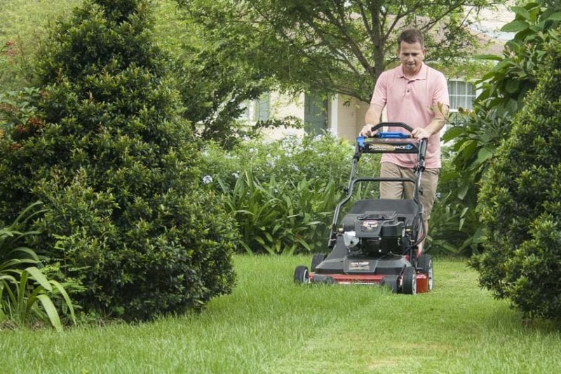 Toro 30 in lawnmower mowing