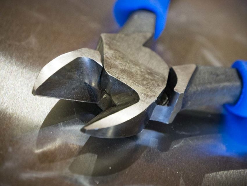 Klein Tools 9-Inch Journeyman Diagonal-Cutting Pliers