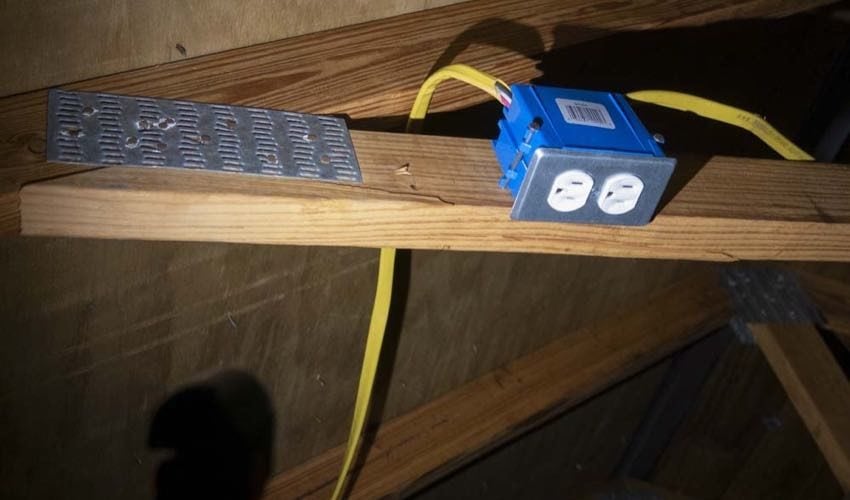 Milwaukee USB Rechargeable Pivoting Flashlight 2113-21