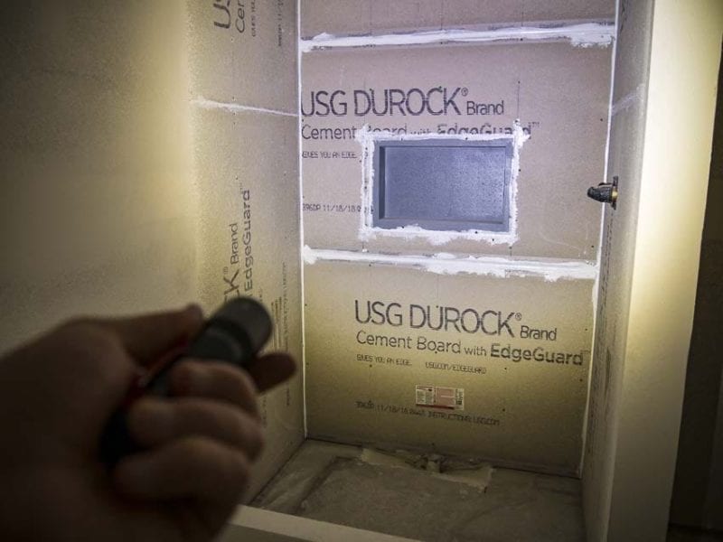 Milwaukee 325-Lumen Focusing Flashlight