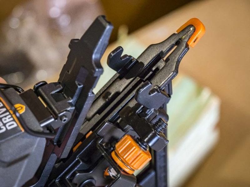 tool-free nail jam release