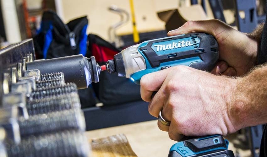 Makita DT03