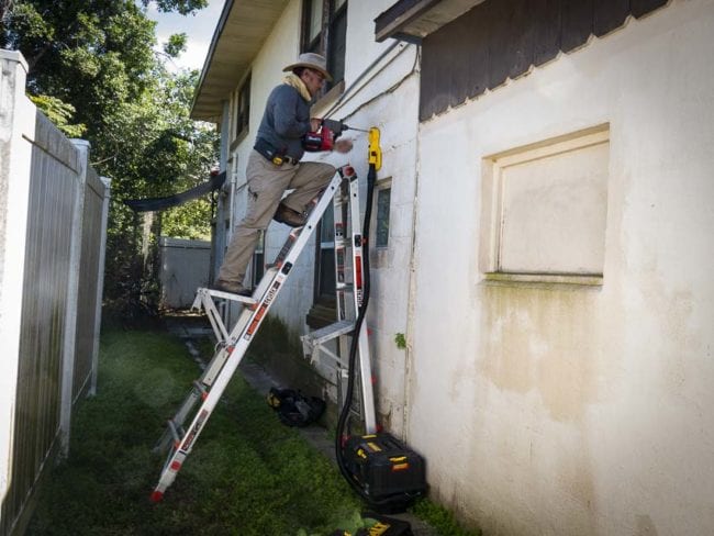 DeWalt FlexVolt DCV585 exterior