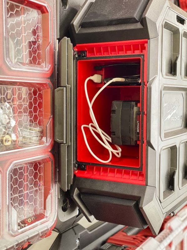Milwaukee Packout Radio USB charging