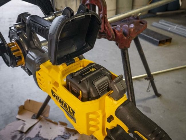 DeWalt pipe threader 60V battery compartment
