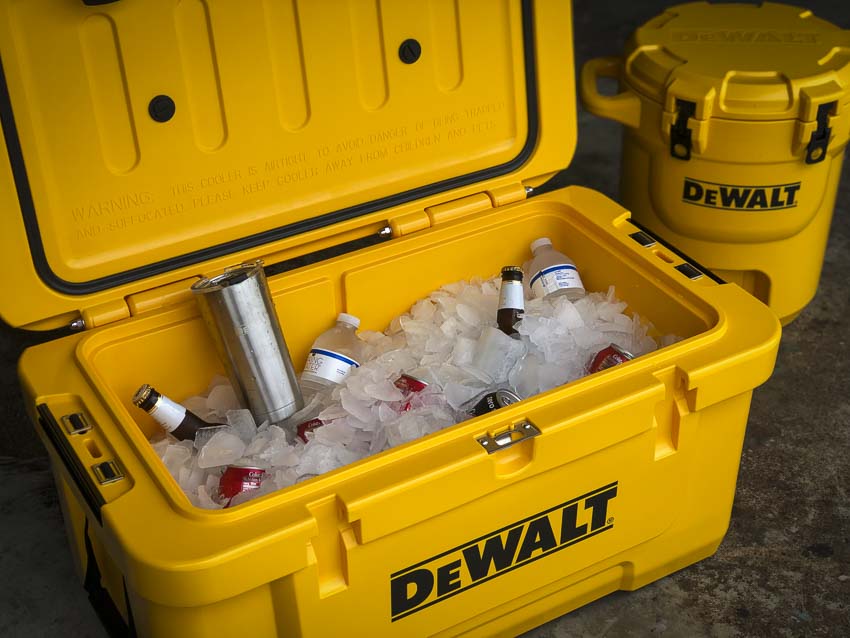 dewalt 65-quart cooler 5-gal water tumblers