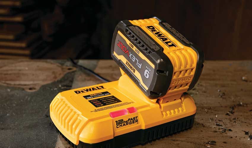 DeWalt 12-Amp Fast Charger and 6A Charger DCB1112