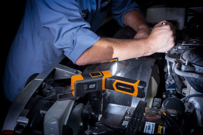 Gearwrench wing light and compact work light