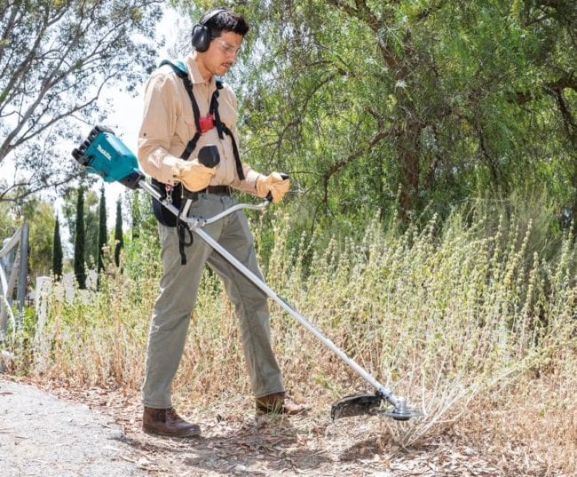 The Makita XRU16 battery-powered cordless 36V brush cutter