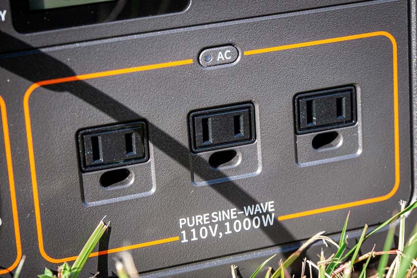 Jackery Explorer 1000 AC outlets