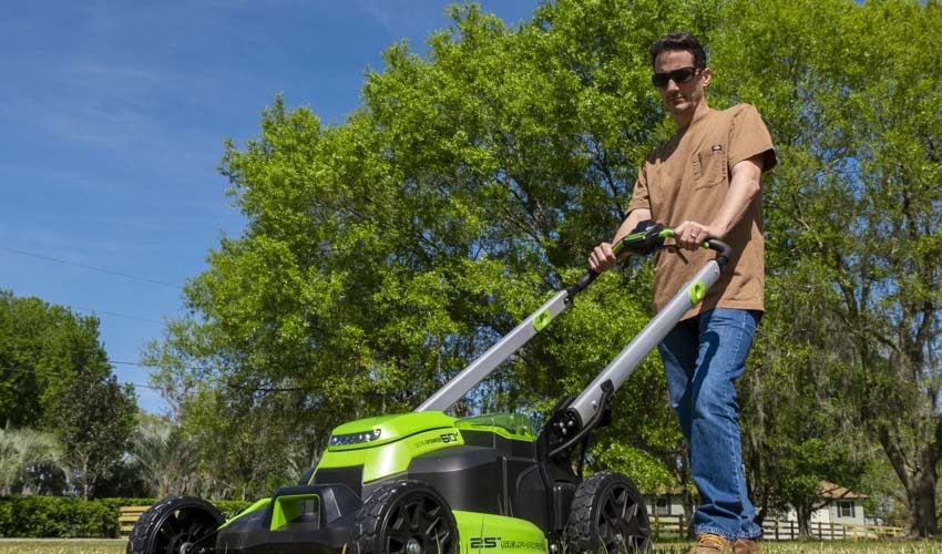 Greenworks Pro 60V 25-Inch Self-Propelled Lawn Mower Review