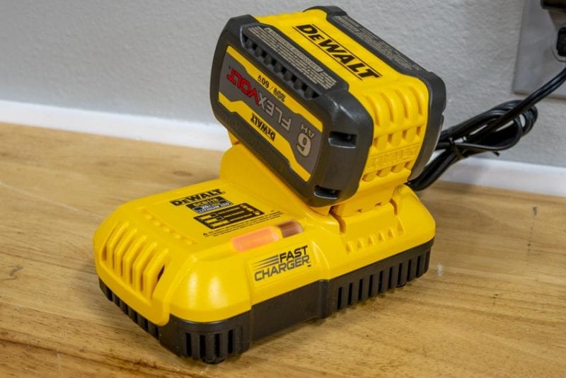 DeWalt Fast Charger and 6.0Ah FlexVolt Battery