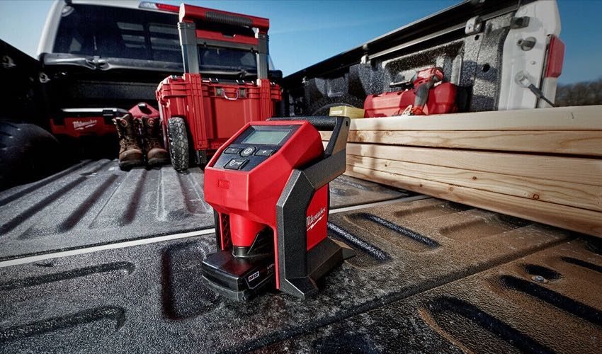 milwaukee m12 Compact Inflator Feature