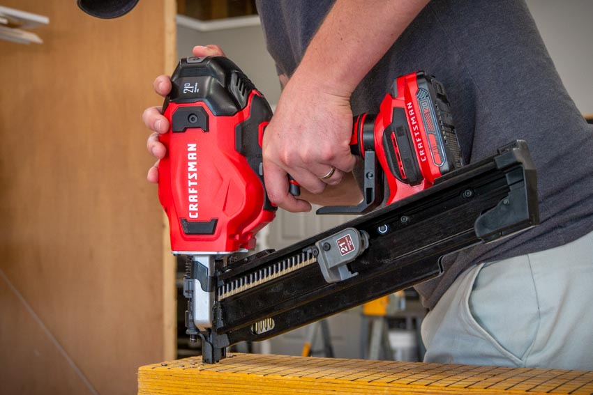 CRAFTSMAN V20* BRUSHLESS CORDLESS FRAMING NAILER CMCN621PLB