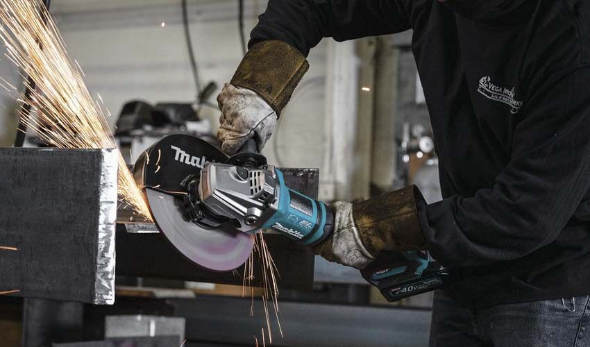 Makita 40V max XGT 9-Inch Angle Grinder GAG10