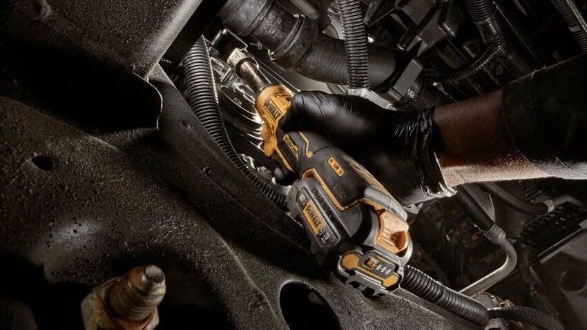 DeWalt Xtreme 12V Brushless 3/8 in Extended Reach Ratchetย DCF503EB