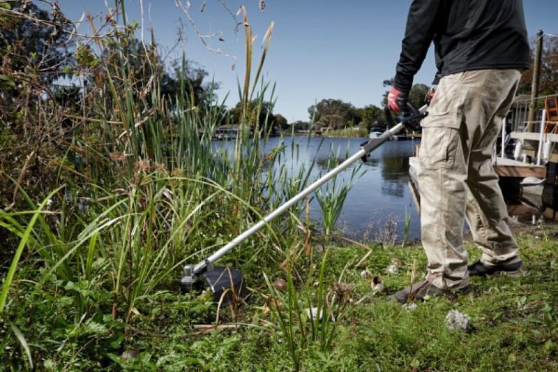 Milwaukee M18 Fuel Quik-Lok Brush Cutter Attachmentย (49-16-2738)