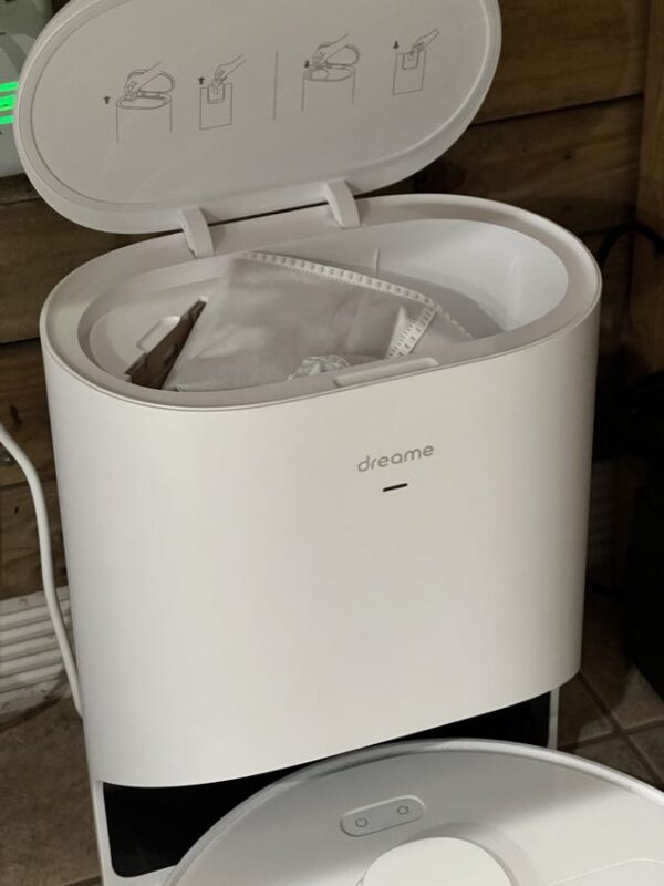 auto-empty vacuum bag container