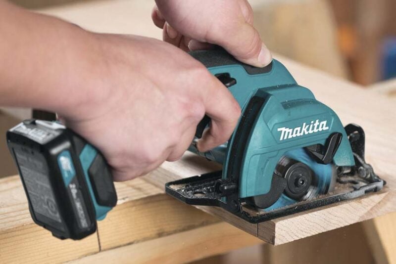 Makita SH02 3 3/8-Inch Cordless Circular Saw