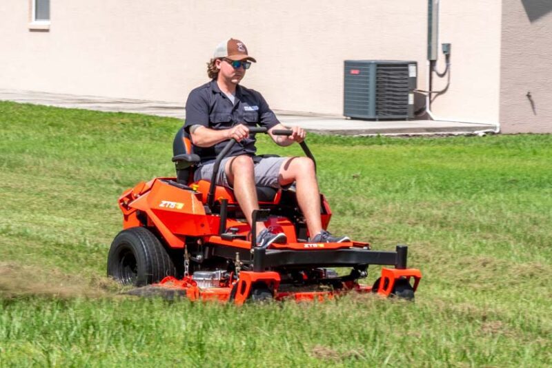 How to Cut Tall Grass With a Lawn Mower