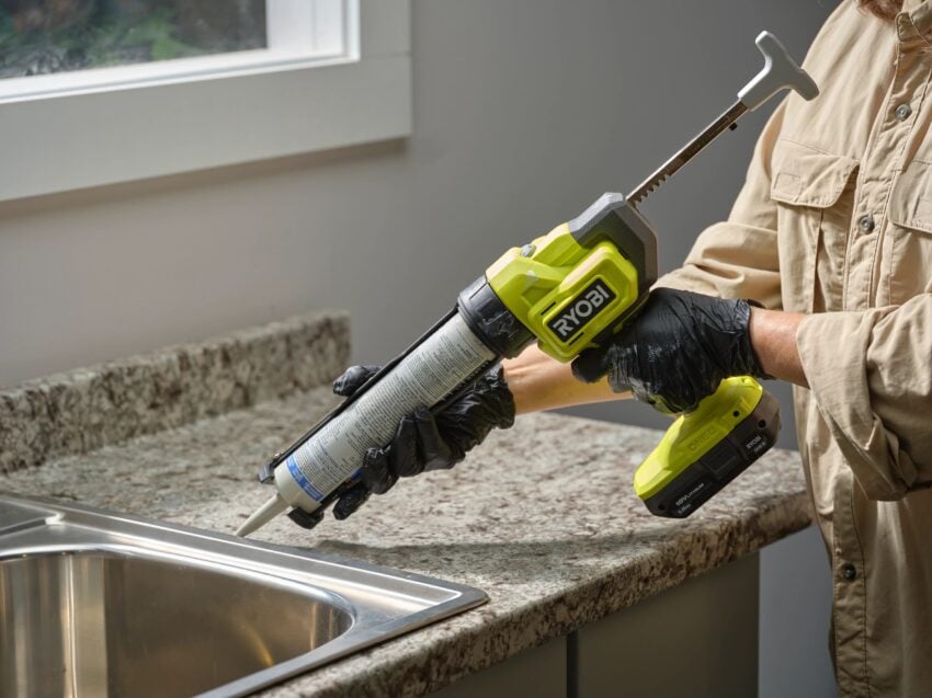 Ryobi 18V Cordless Caulk and Adhesive Gun Review