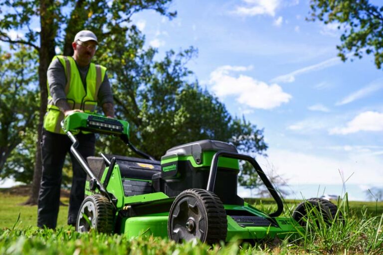 Greenworks Commercial 82V 30-inch Mower