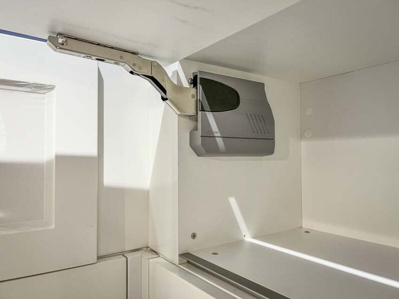 Nobilia top cabinet hinges
